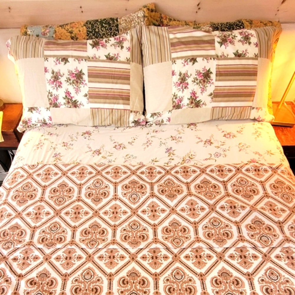 SOLD - VINTAGE Queen Sz 7pc Bedding Set - Picture 8 of 15